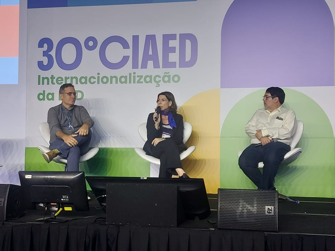 Sara Pedrini durante painel do evento